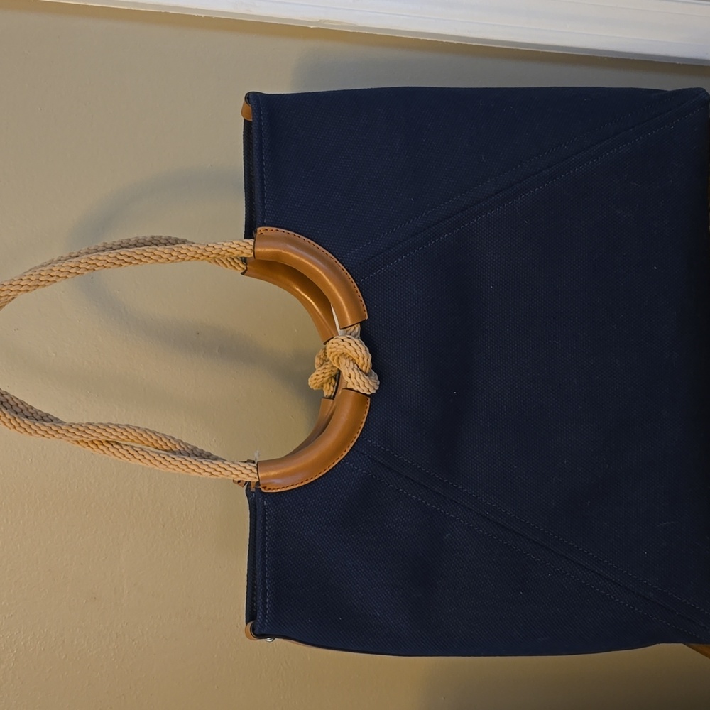 Michael Kors Isla Shoulder Tote, Handbag NWT - Picture 3 of 8